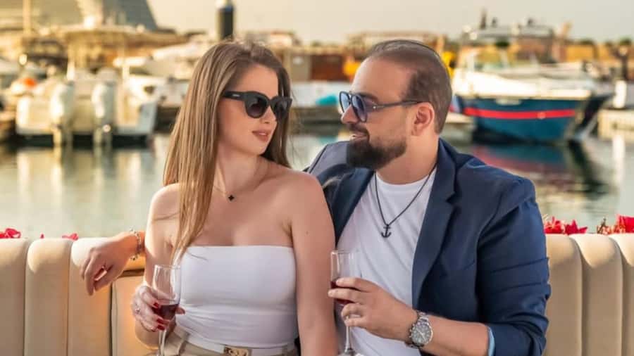 Dubai Marina: Private Boat Tour with Flower - Music and the private-lounge mood