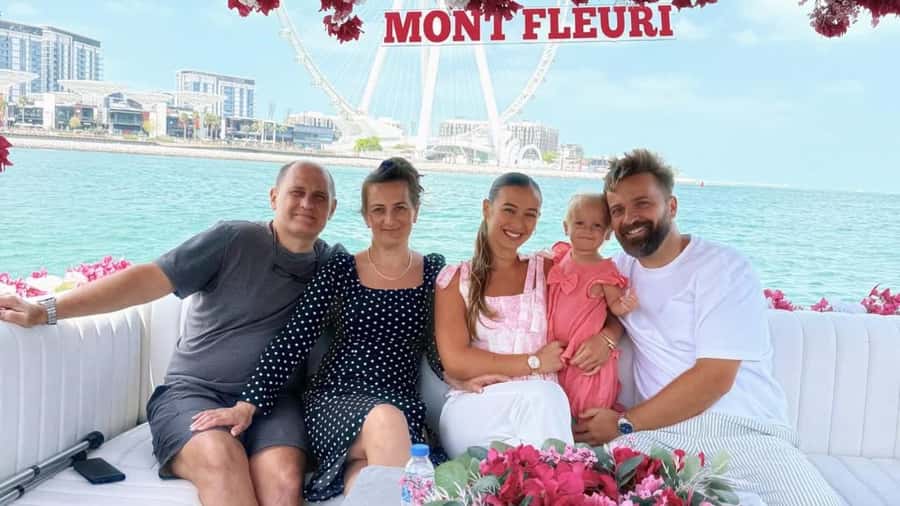Dubai Marina: Private Boat Tour with Flower - Is it good for a proposal or birthday?