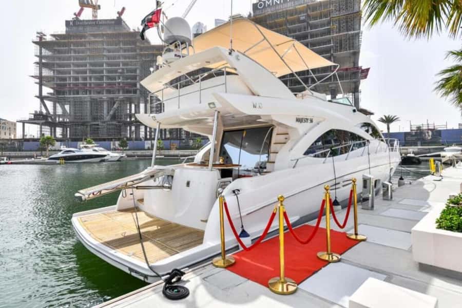 Dubai: Marina Private Luxury Yacht Tour - Atlantis, the Anchor, and the open-water photo views