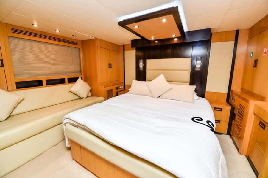 Dubai: Marina Private Luxury Yacht Tour - The swim stop near JBR or in a lagoon