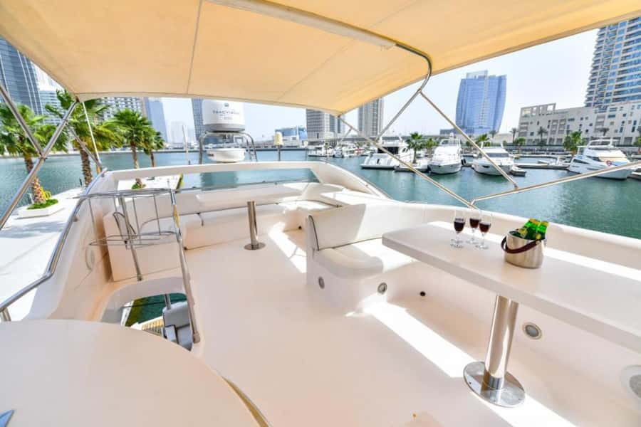 Dubai: Marina Private Luxury Yacht Tour - What the $374 group price really means