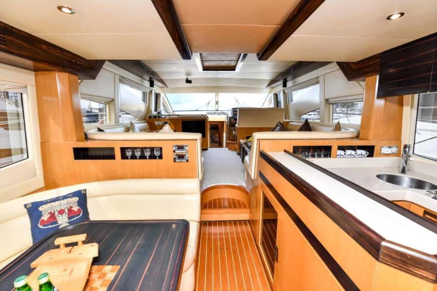 Dubai: Marina Private Luxury Yacht Tour - Choosing two hours or three
