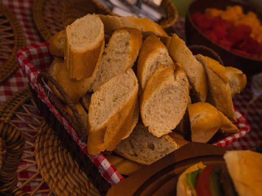 Dubai: Marina Sightseeing on Yacht with Breakfast - What the two-hour schedule feels like