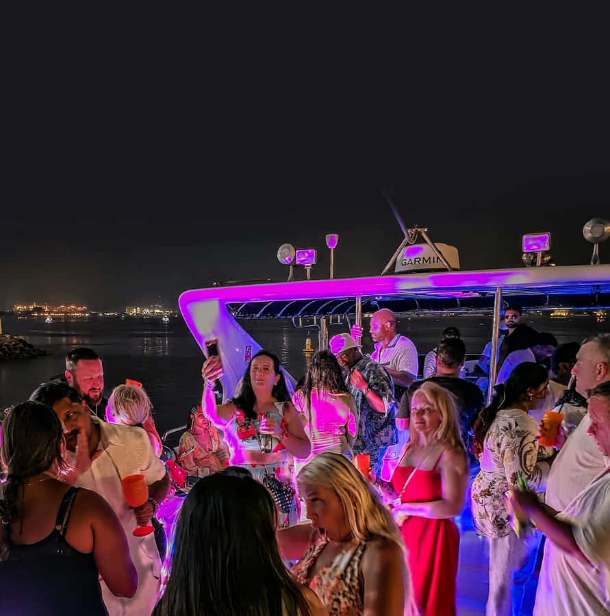 Dubai: Marina Yacht Party with BBQ, Unlimited Drinks and DJ - The DJ, open deck, and music choice
