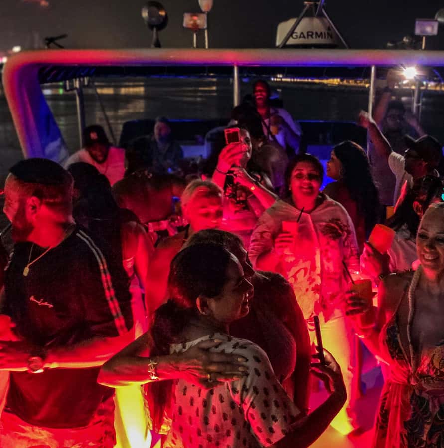 Dubai: Marina Yacht Party with BBQ, Unlimited Drinks and DJ - Who should book this experience?