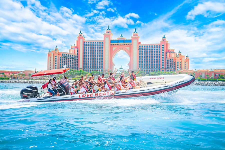 Dubai - New Year's Eve Fireworks show on a Speedboat - Staying comfortable on the water