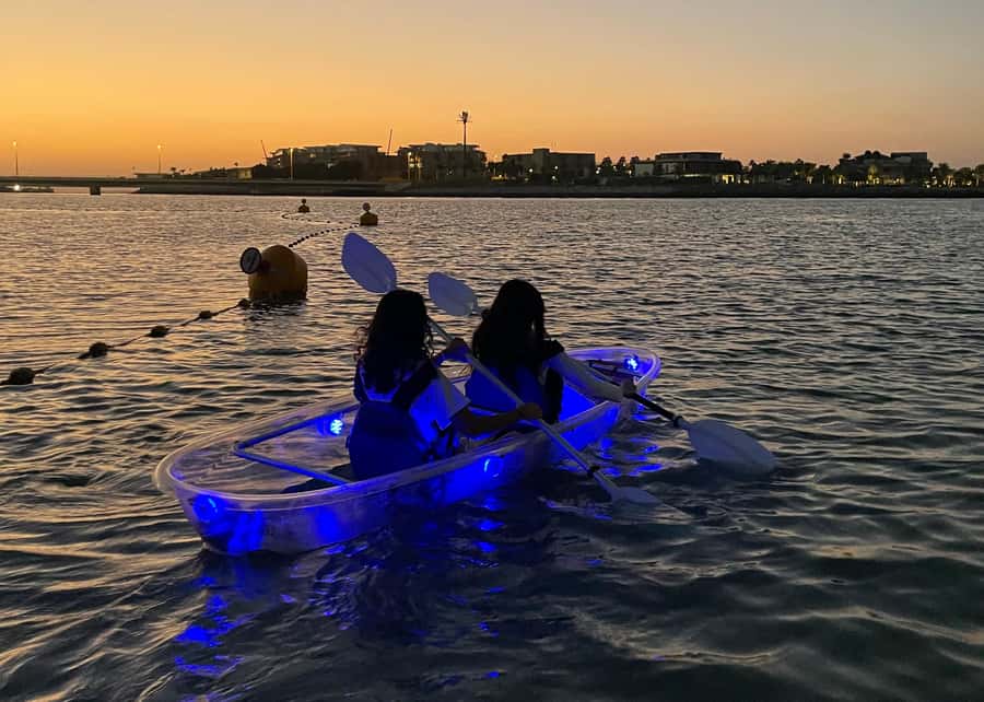 Dubai: Night Kayaking Tour - Why this short night paddle works in Dubai