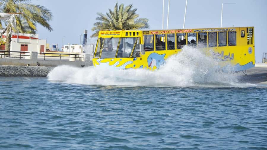 Dubai: Old town tour with Wonder Bus, souks, Creek and Guide - Why the Wonder Bus works best in old Dubai