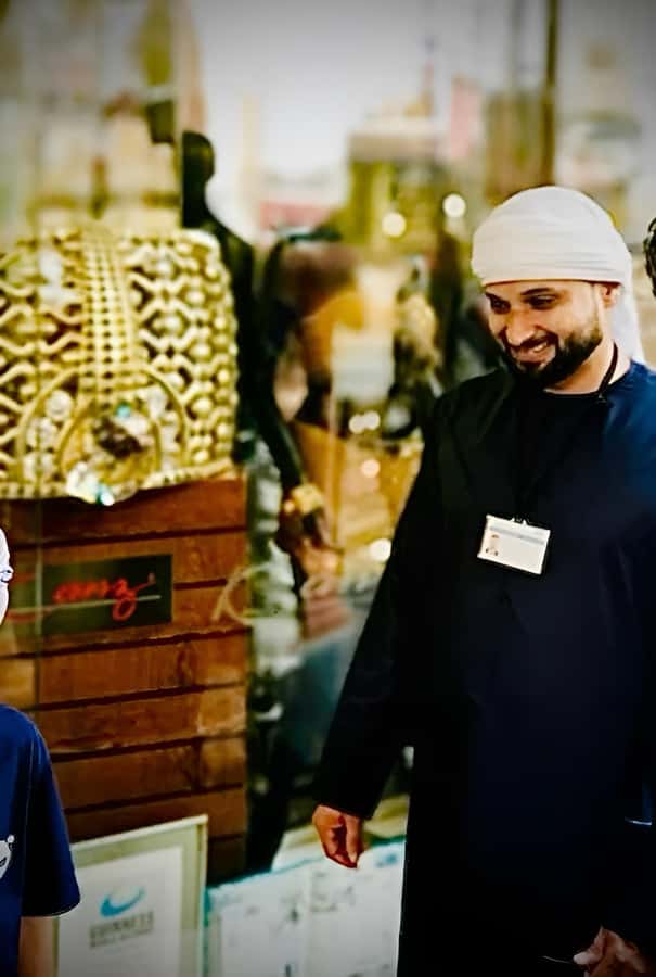 Dubai: Old Town Walking Tour with Abra Cruise & Street Food - Crossing Dubai Creek by traditional abra