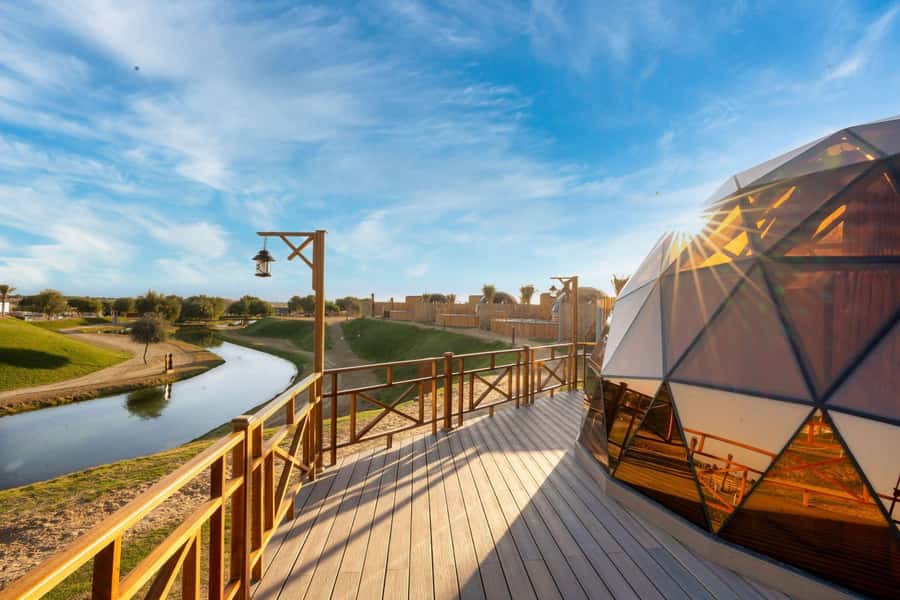 Dubai: Overnight Safari with Luxury Dome Stay & Stargazing - Dinner beneath the desert sky