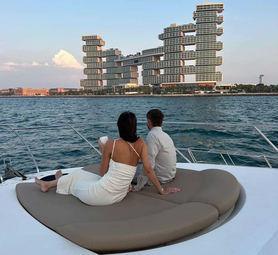 Dubai: Palm Jumeirah luxury private yacht Tour - What to bring and what not to expect
