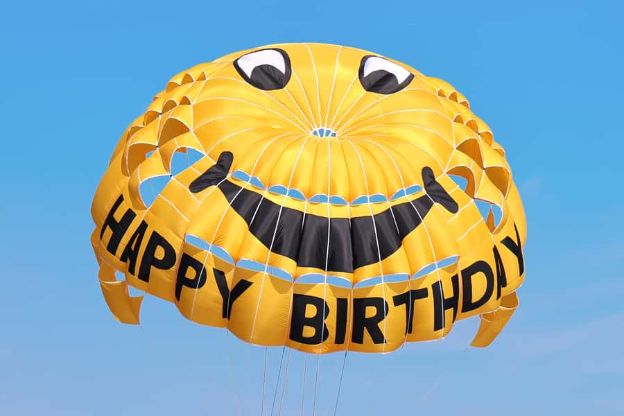 Dubai: Parasailing with Happy birthday Parachute JBR & Palm - Staff care and the human side of the experience
