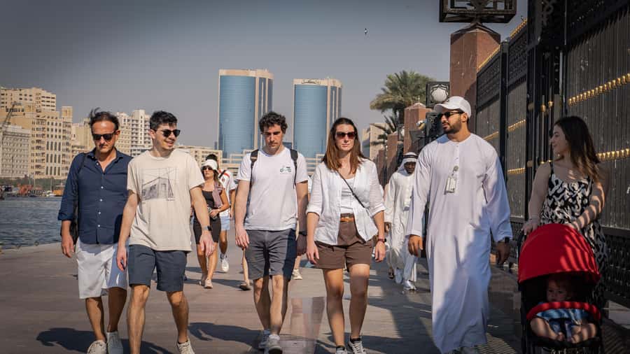 Dubai: Premium Old Town, Street Food, Souks & Boat Ride Tour - Al Souq Al Kabeer and the old commercial quarter