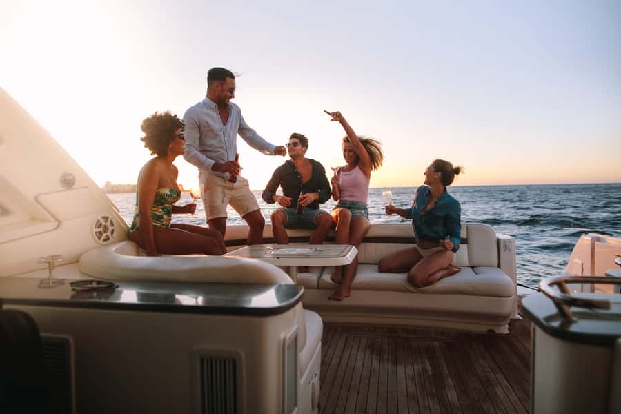 Dubai: Private Boat Cruise from Dubai Marina up to 12 people - From Jumeirah Beach Residence to Bluewaters Island