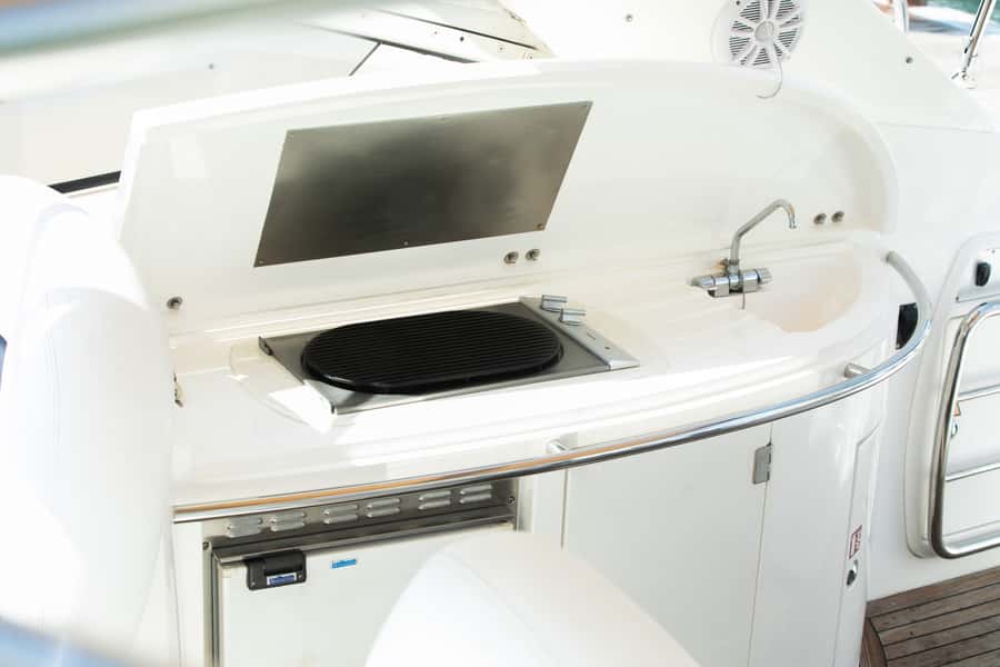 Dubai: Private Boat Cruise from Dubai Marina up to 12 people - Burj Al Arab and Dubai’s coastline