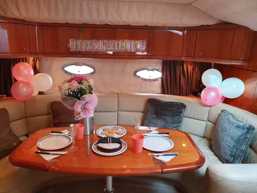 Dubai: Private Boat Cruise from Dubai Marina up to 12 people - Who should book this experience
