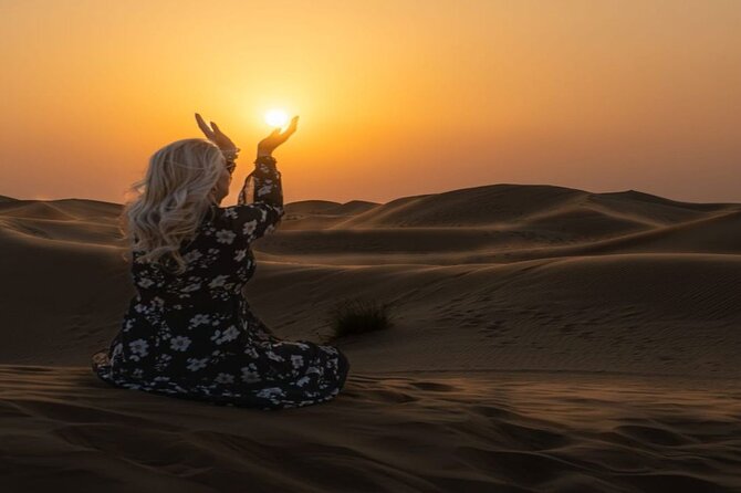 Dubai: Private Desert Tour with Air conditioning Premium camp - BBQ buffet dinner and live shows
