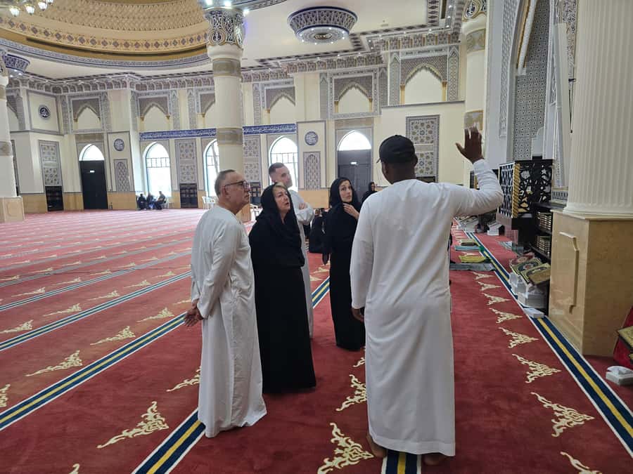 Dubai:Private Frame Entry, Mosque, Souks, Tastings& transfer - The Blue Mosque Brings a Quieter Pause