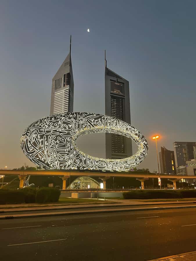 Dubai:Private Frame Entry, Mosque, Souks, Tastings& transfer - Gold Souk: Jewelry, Display, and the Art of Looking