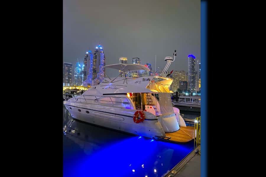 Dubai: Private Luxury Cruise on a Stylish 50ft Yacht - Who should choose this yacht cruise?