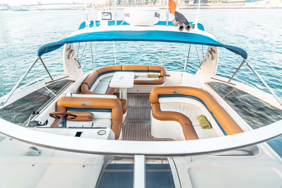 Dubai: Private Luxury Everest Yacht Cruise from Dubai Marina - Palm Jumeirah and Jumeirah Zabeel Saray