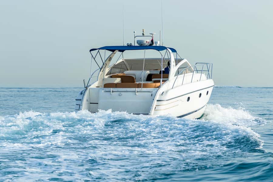 Dubai: Private Luxury Everest Yacht Cruise from Dubai Marina - Burj Al Arab and the Jumeirah coast