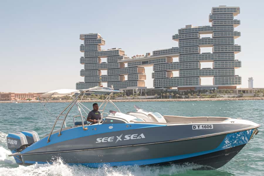 Dubai: Private Luxury Night Boat Tour - From Pier 7 to Jumeirah Beach Residence