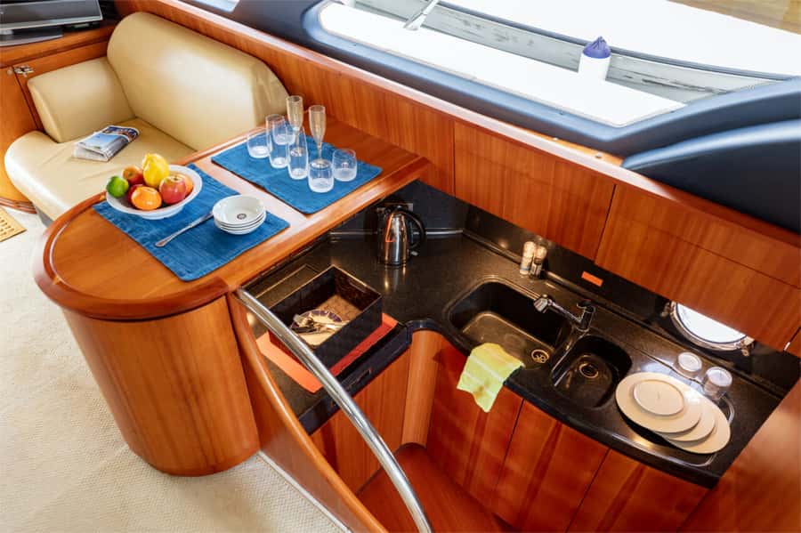 Dubai: Private Luxury Yacht Cruise for up to 20 People - Choosing between two, three, and four hours