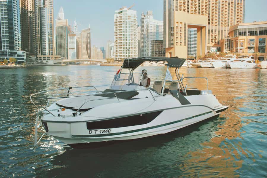 Dubai: Private Sea Escape Cruise - Swim, Tan & Sightsee - Choosing between one, two, and three hours