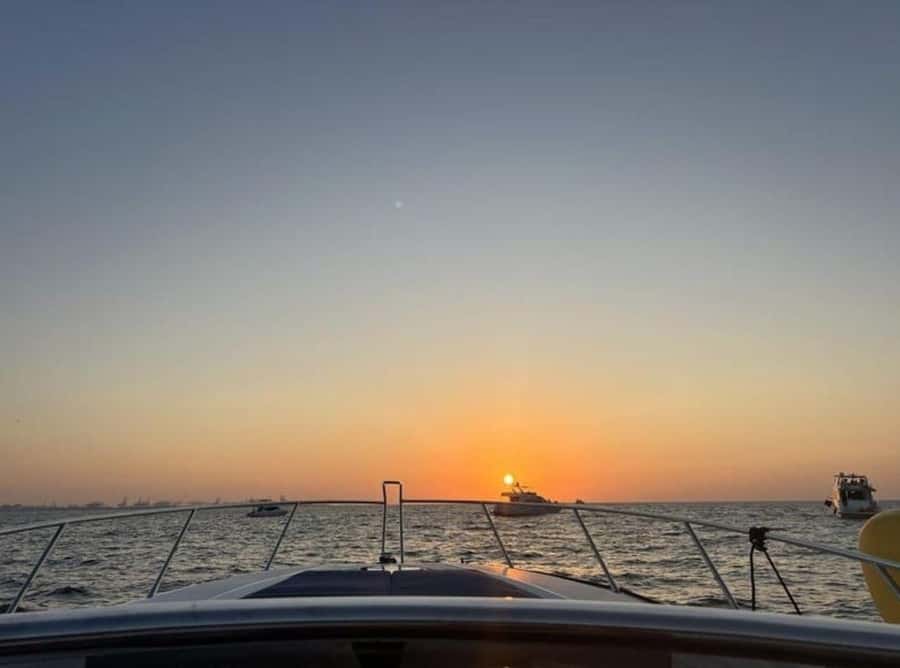 Dubai: Private Sunset Yacht Tour from Dubai Marina - Key points to know before booking