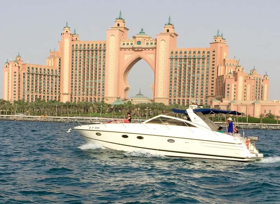 Dubai: Private Sunset Yacht Tour from Dubai Marina - Two hours or four hours?
