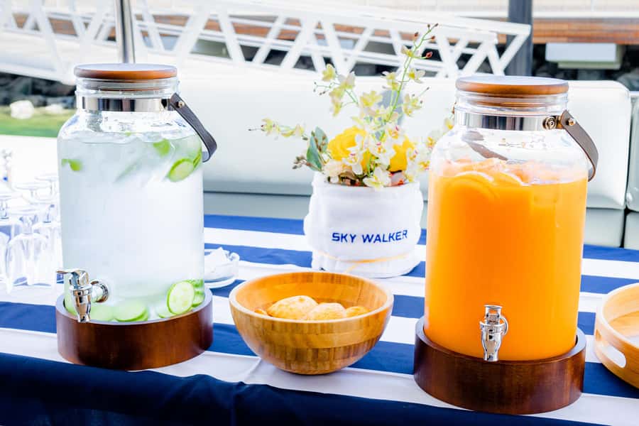 Dubai: Private VIP Luxury Yacht Tour with BBQ & Drinks - Burj Al Arab and the coast beyond Jumeirah