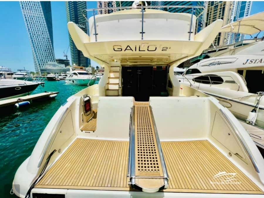 Dubai: Private Yacht Tour 50 feet - Palm Jumeirah from the water
