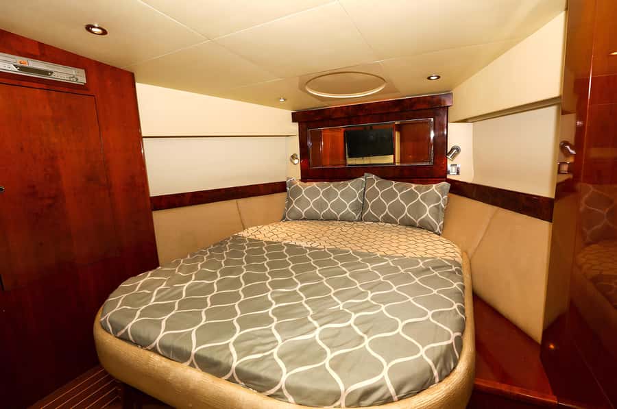 Dubai: Private Yacht Tour Experience with Soft Drinks - Practical details that affect your day