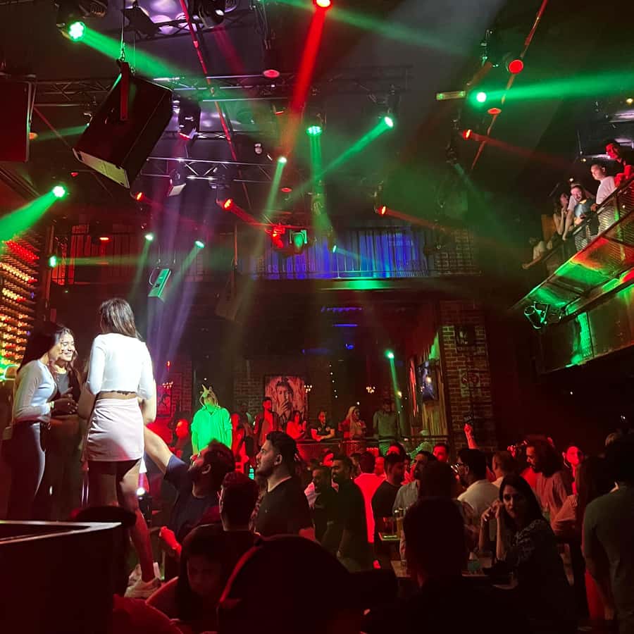 Dubai: Pub Crawl Nightlife Tour - Timing, meeting point, and cancellation