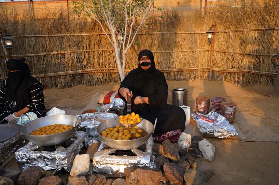 Dubai: Red Dunes Quad Bike with Sandboarding, Camels and BBQ - Who will get the most from this desert day