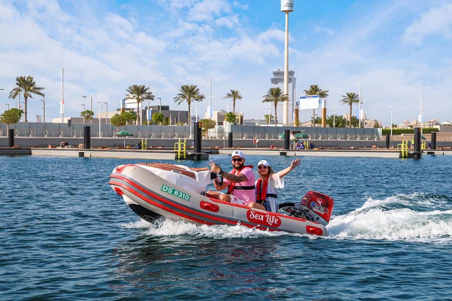 Dubai: Self-Drive Boat Experience for 1 or 2 People - Madinat Jumeirah and Burj Al Arab