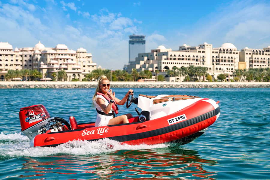 Dubai: Self-Drive Boat Experience for 1 or 2 People - Atlantis The Royal and Atlantis The Palm