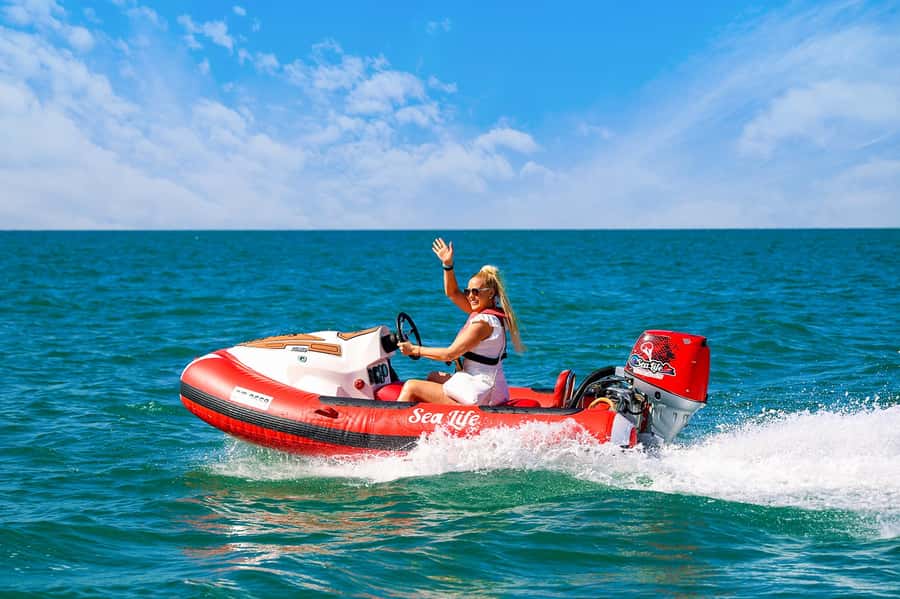 Dubai: Self-Drive Boat Experience for 1 or 2 People - Kempinski Palm Jumeirah and the return route