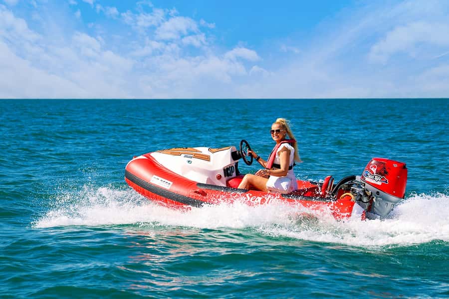 Dubai: Self-Drive Boat Experience for 1 or 2 People - How the guides shape the experience
