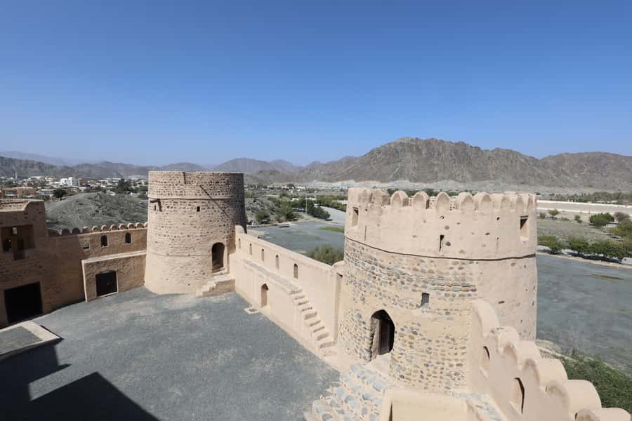 Dubai: Sheikh Zayed Mosque, Fujairah and Khorfakkan Tour - Leaving Dubai for Fujairah