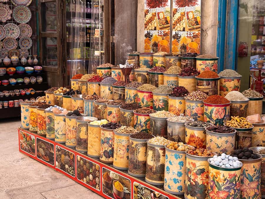 Dubai: Signature Old Town, Heritage Souks & Traditional Abra - The guide can make or break the short stops