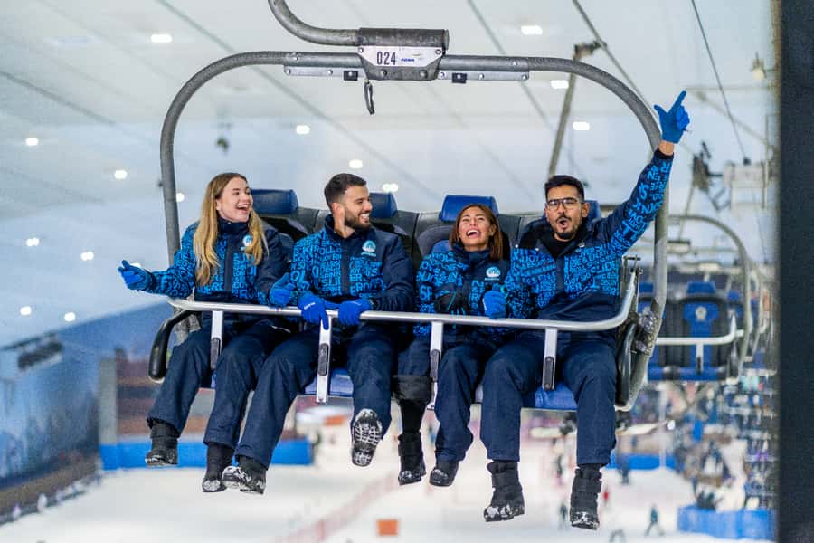Dubai: Ski Dubai Snow Plus Pass - Getting suited up at Mall of the Emirates
