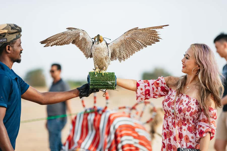 Dubai: Sunrise Balloon Flight with Camel Ride & Breakfast - Watching the balloon come alive at Sindbad Gulf Balloons