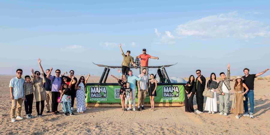 Dubai: Sunrise Hot Air Balloon Ride with Transfers - The flight above the red dunes