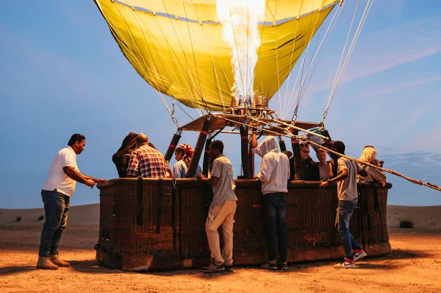 Dubai: Sunrise Hot Air Balloon Tour Over the Desert - Key points to know before booking