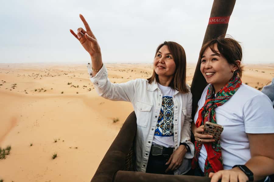 Dubai: Sunrise Hot Air Balloon Tour Over the Desert - The 3:30 a.m. pickup and drive into the desert