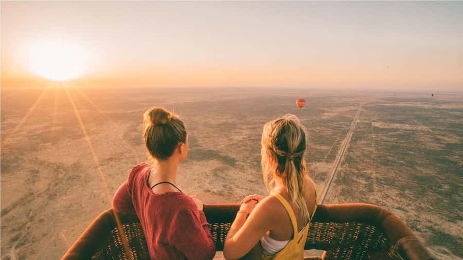 Dubai: Sunrise Hot Air Balloon Tour with E-Certificate - The basket, the pilot, and the flight time