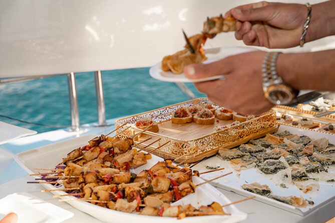 Dubai Sunset Cruise with Snacks and Drinks - What you actually eat during the two hours
