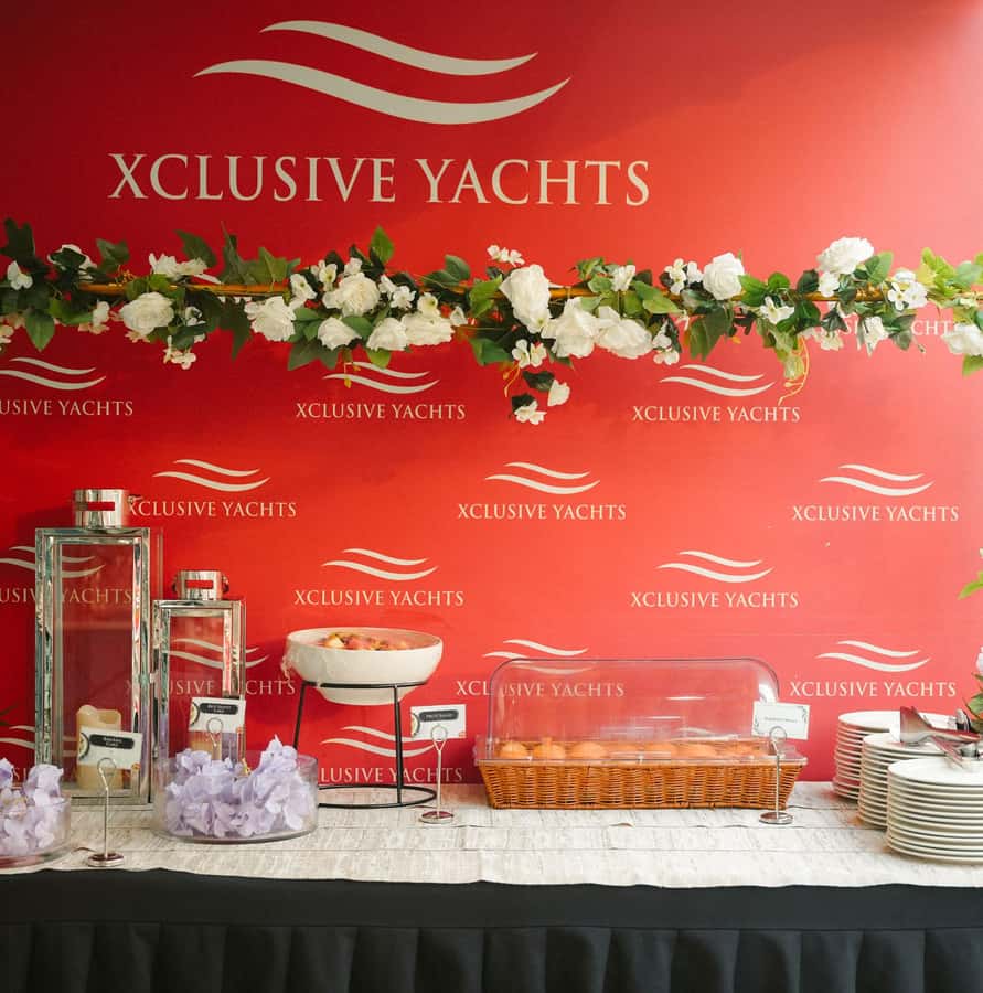 Dubai: Sunset or Dinner Cruise with Live Music & Open Bar - What is on the international buffet